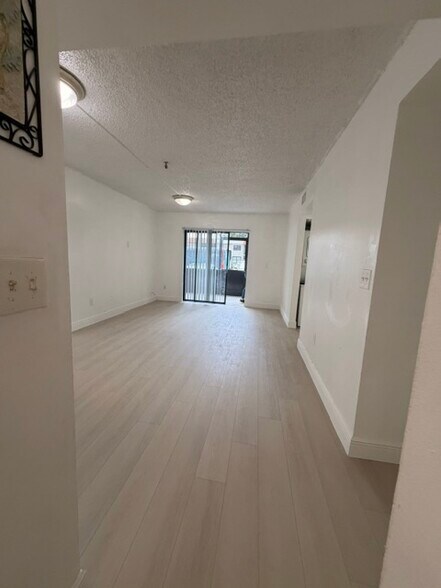 Building Photo - 9704 Hammocks Blvd