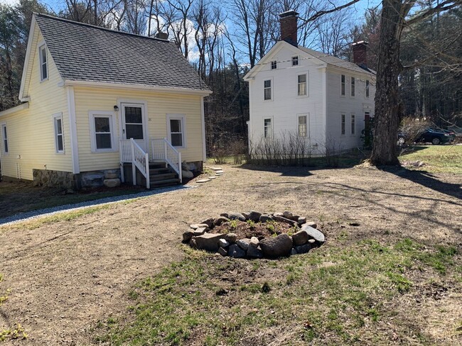 Building Photo - Cozy Single Family Home