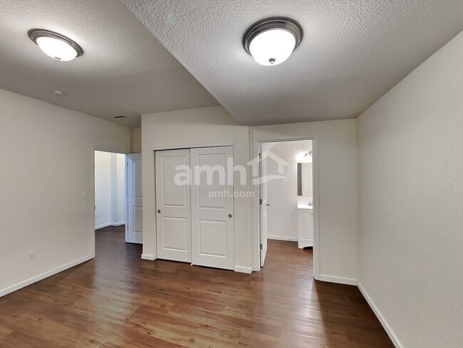 Building Photo - 5546 Malta St