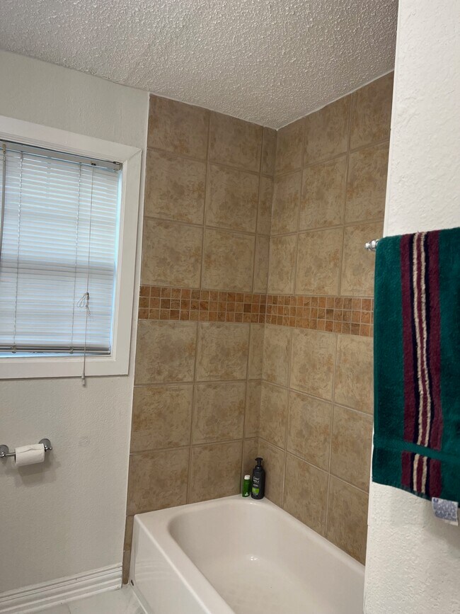 Building Photo - 3715 Dreyfus St