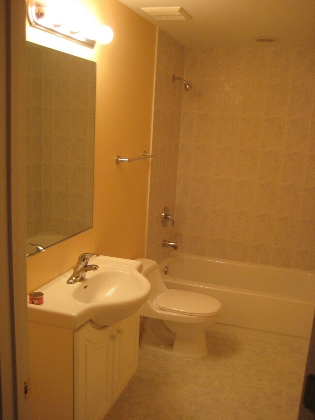 Building Photo - 1723 Wildberry Dr