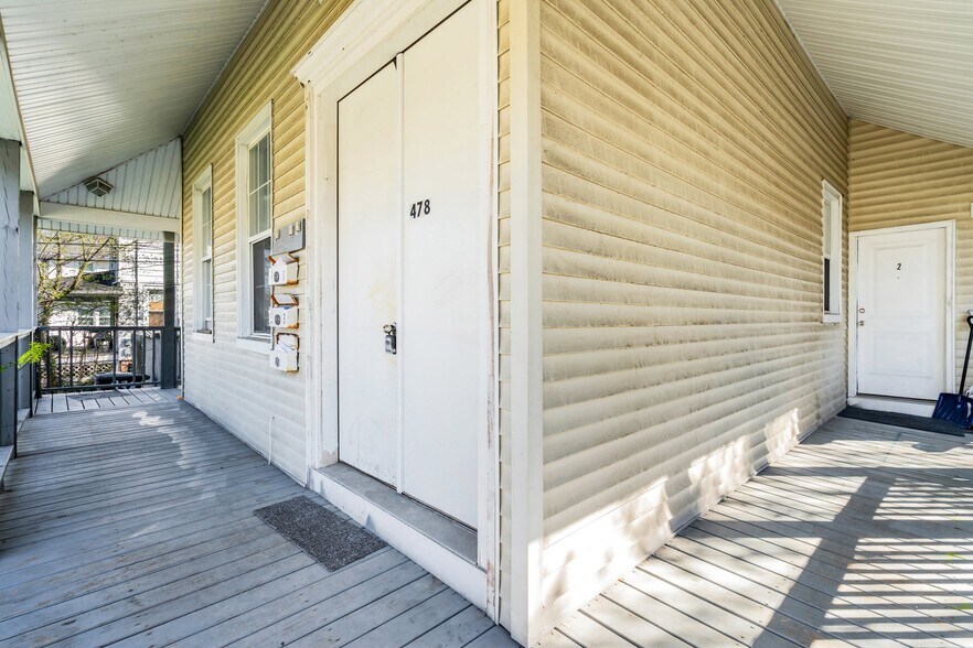 Building Photo - 478 Bath Ave