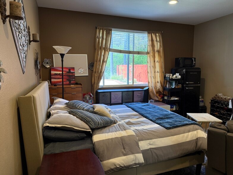 Building Photo - 2160 Coast Ave