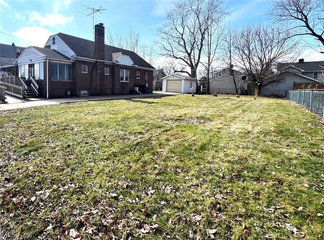 Building Photo - 982 Dan St