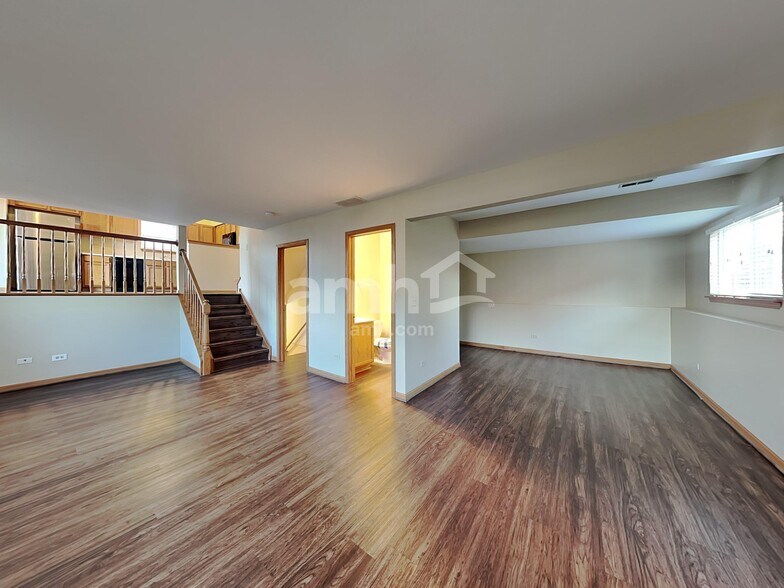 Building Photo - 1910 Prairie Ridge Dr