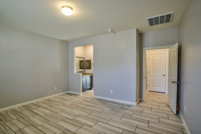 Building Photo - 11491 Summer Dr