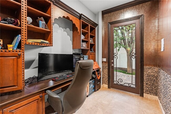 Building Photo - 2057 Troon Dr