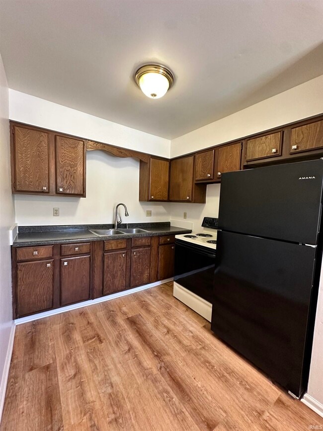 Building Photo - 613 Cypress St