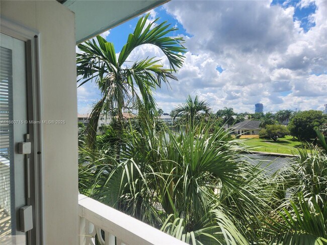 Primary Photo - 455 Golden Isles Dr