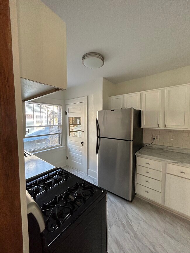 Kitchen & Back Entrance - 923 42nd St