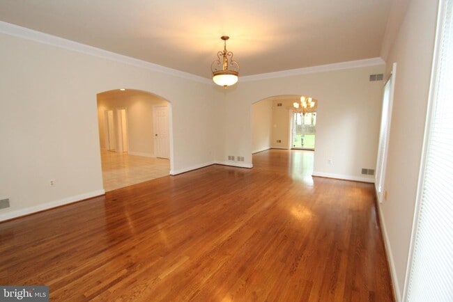 Building Photo - 10208 Sorrel Ave