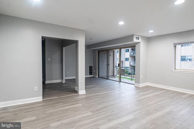 Building Photo - 12211 Braxfield Ct