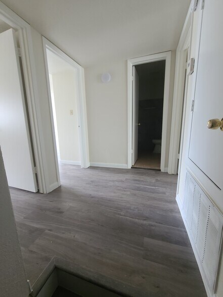 Upstairs (3 Beds and 2 Full Baths - 11002 Hammerly Blvd