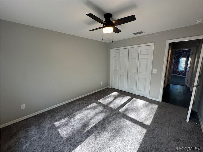 Building Photo - 5825 N Larkspur Way