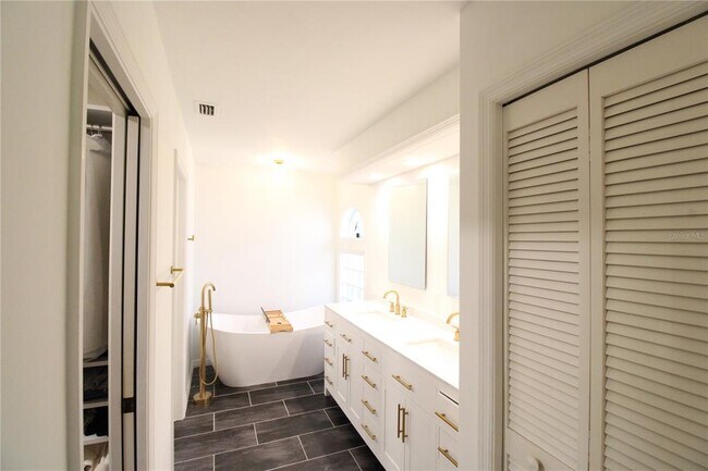 Building Photo - 5115 SW 105 Way