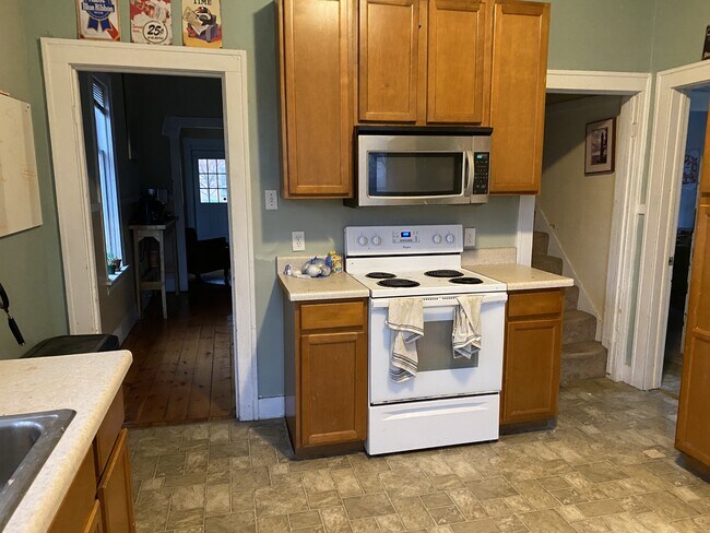 Building Photo - 11 W 14th St