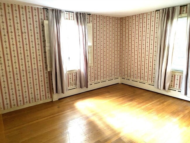 Building Photo - 463 Bailey Rd