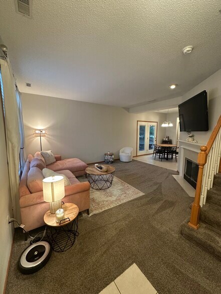 Building Photo - 2132 Ridgeview Cir
