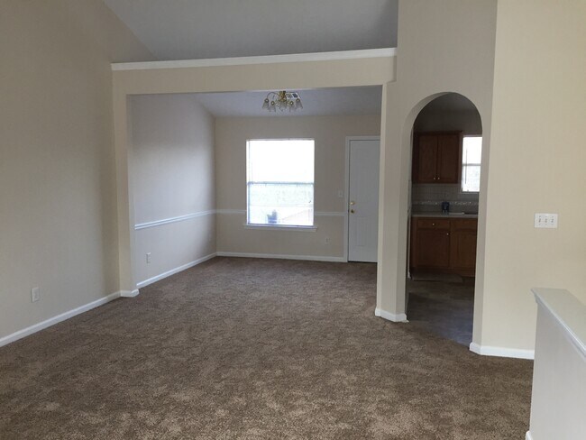 Building Photo - 10600 Redbud Ln