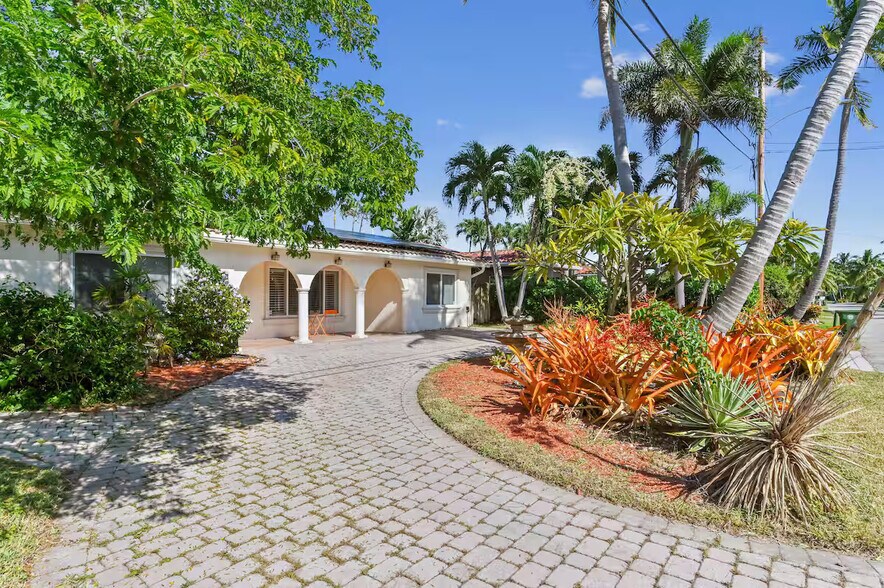 Building Photo - 2101 NE 25th St