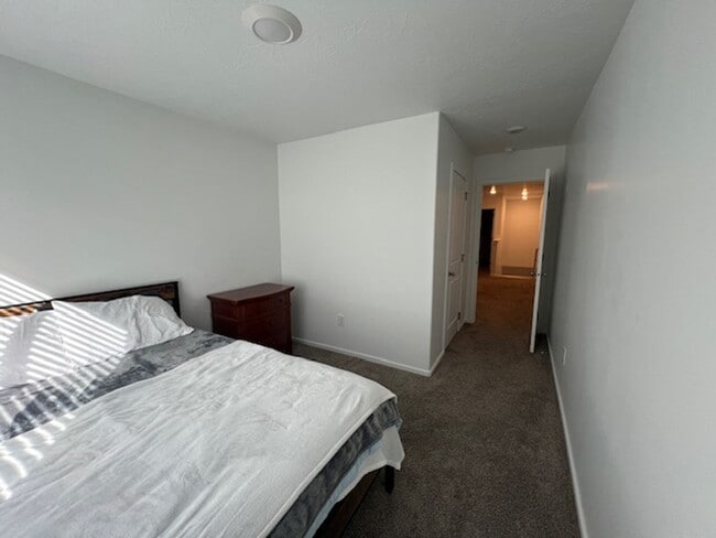 Building Photo - Long Valley Gem! $500 Move in Credit in December!