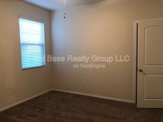 Building Photo - 29916 W Mulberry Dr