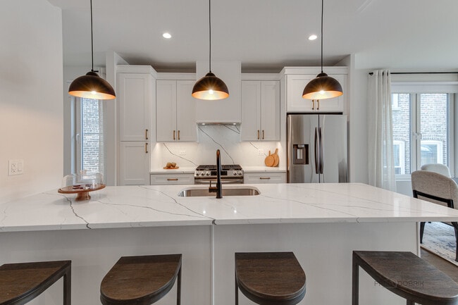 Building Photo - 1304 N Lawndale Ave