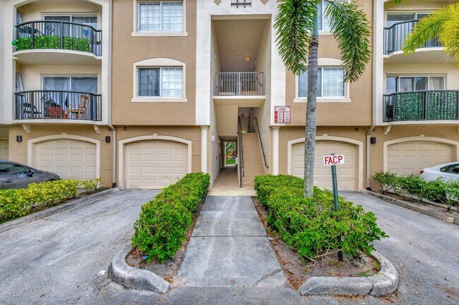 Primary Photo - 400 Crestwood Ct N