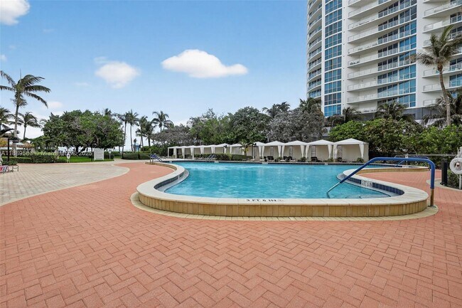 Building Photo - 3001 S Ocean Dr