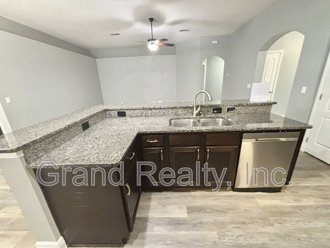 Building Photo - 5892 Dunridge Drive