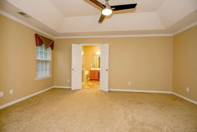 Building Photo - Spacious home located in the beautiful and well-established community of Magnolia Bluff in Lake C...
