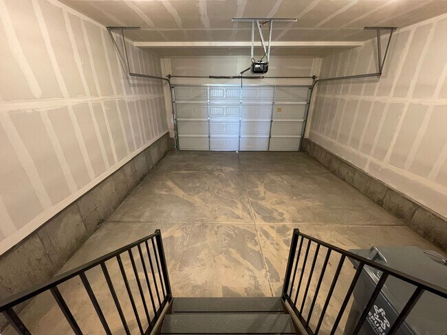 Building Photo - 3-Bedroom Townhome in Santaquin!