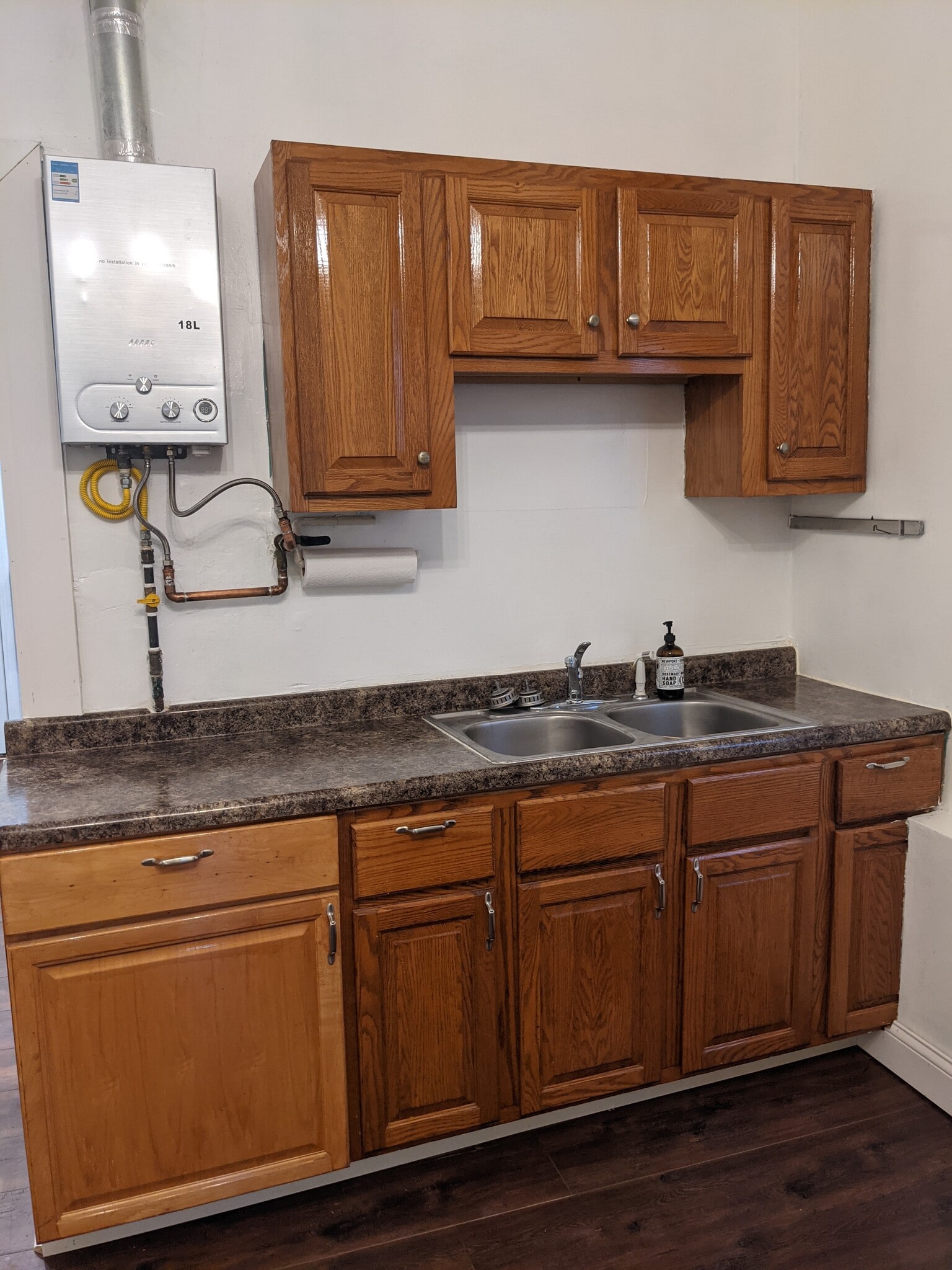 Kitchen cabinets - 2455 W Cortland St