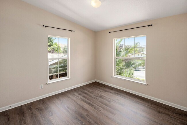 Building Photo - 307 N Poe St