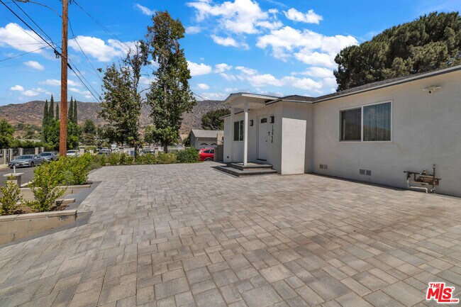 Building Photo - 10930 Eldora Ave