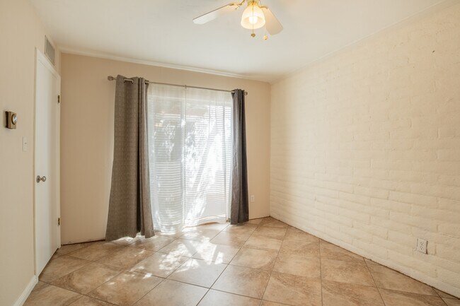 Building Photo - 2921 Valle Vista