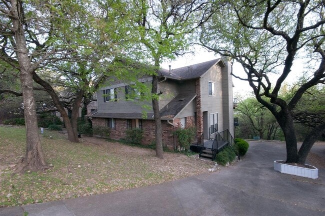 Building Photo - 1922 Holly Hill Dr