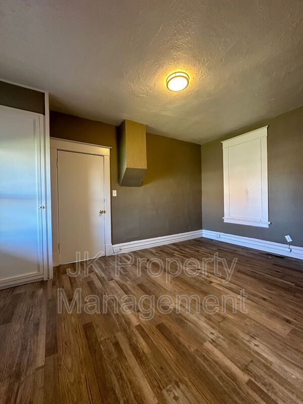 Building Photo - 602 2nd Ave S