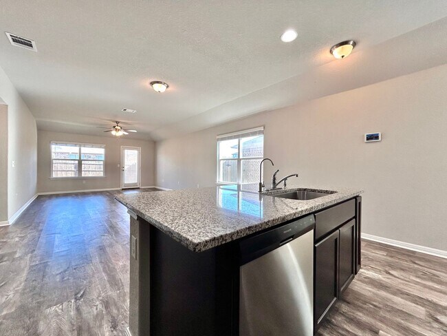 Building Photo - Move-In Ready 4-Bed, 2-Bath Home in Prime Fairhaven Location!