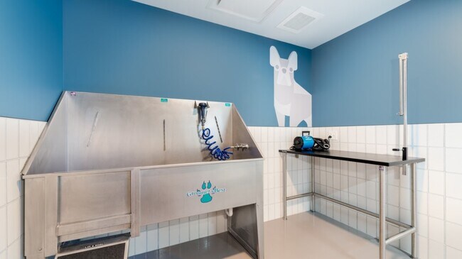 Building Photo - 1133 South Blvd