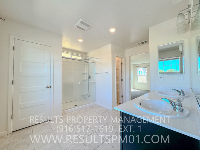 Building Photo - Beautiful Natomas 4 Bedroom Home w Loft