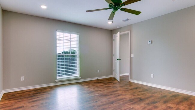 Building Photo - Townhouse for lease!