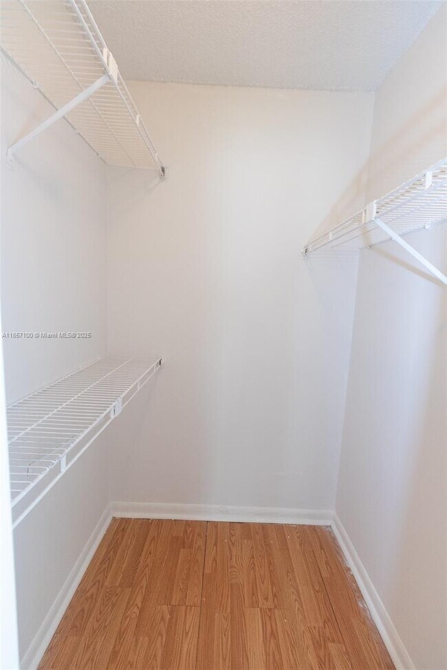 Building Photo - 1237 SW 46th Ave