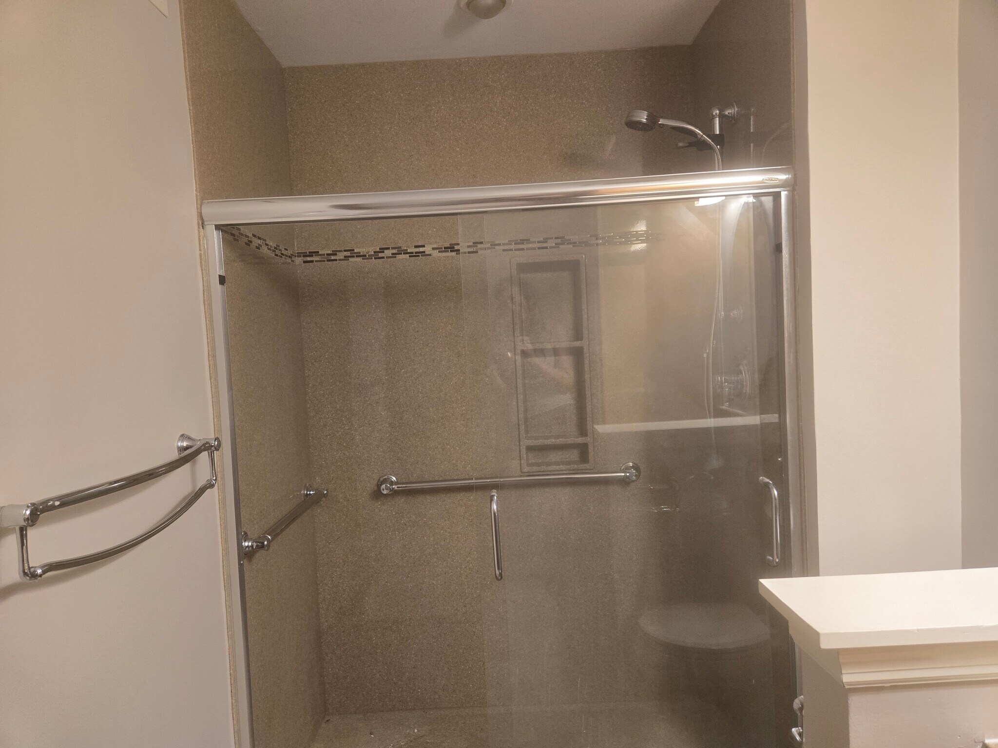 Main Bath - 4534 Ohio St