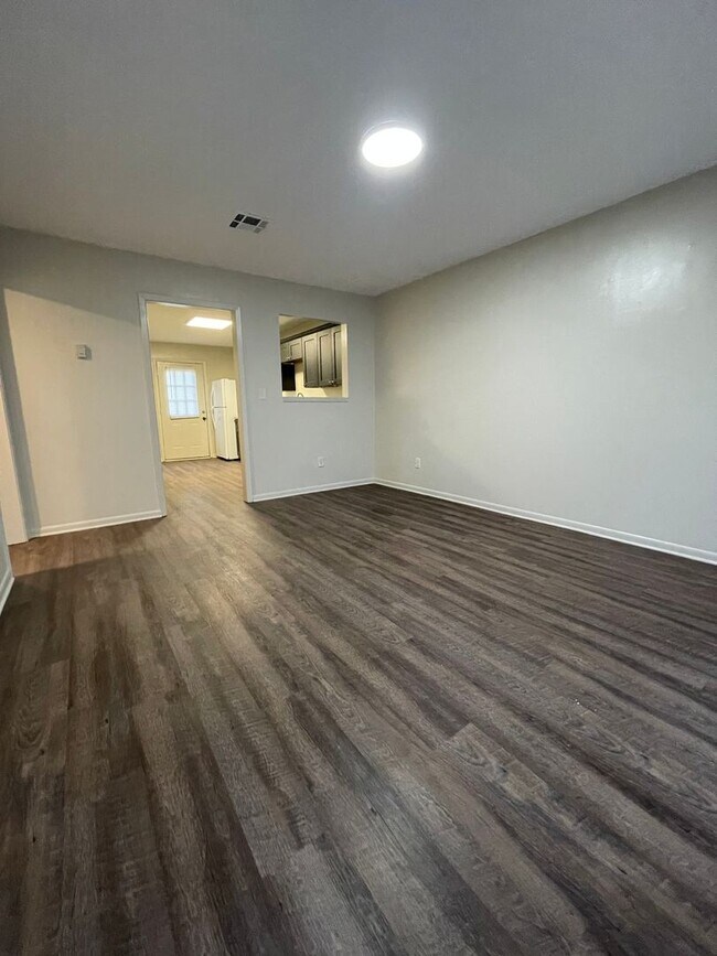 Building Photo - 113 Cantal Dr