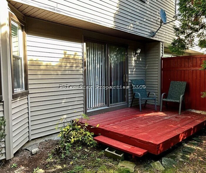 Building Photo - 767 Robin Rd