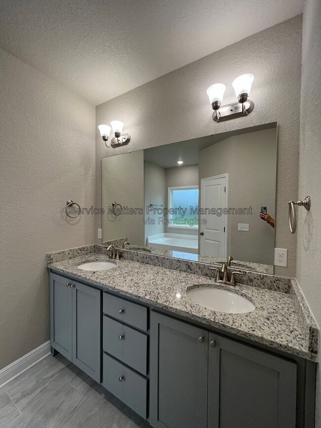 Building Photo - 5349 Parkside Dr