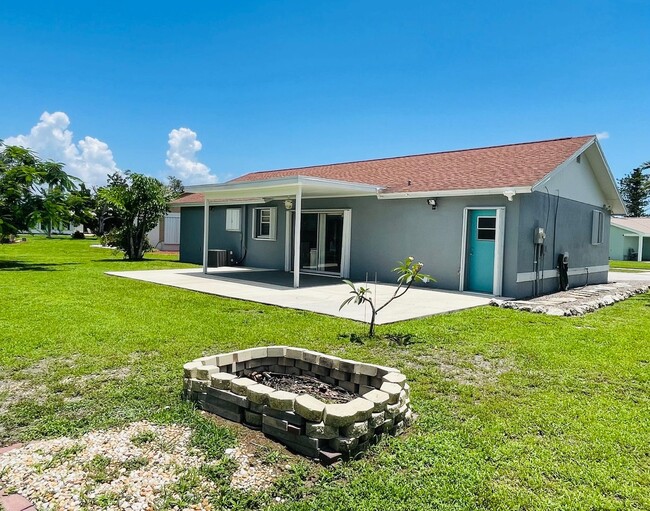 Building Photo - GARDENS OF GULF COVE