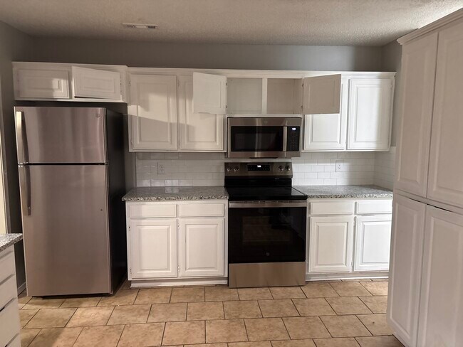 Building Photo - 3402 W Center St