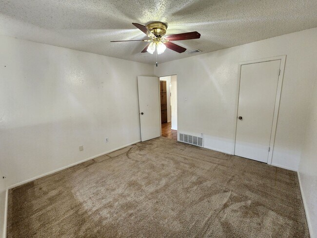 Building Photo - Cozy 2 Bedroom Duplex in Joshua